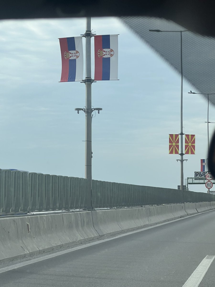 Србија со Македонски знамиња…