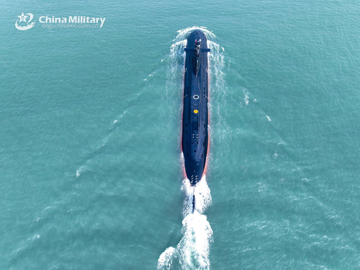 ChinaMilBugle's tweet photo. Smooth Sail: #Photos show a #submarine attached to a naval submarine flotilla under the Chinese #PLA #NorthernTheaterCommand sailing in a surface position during maritime training. #Chinamilitary #Navy https://t.co/1NZWTpF29t
