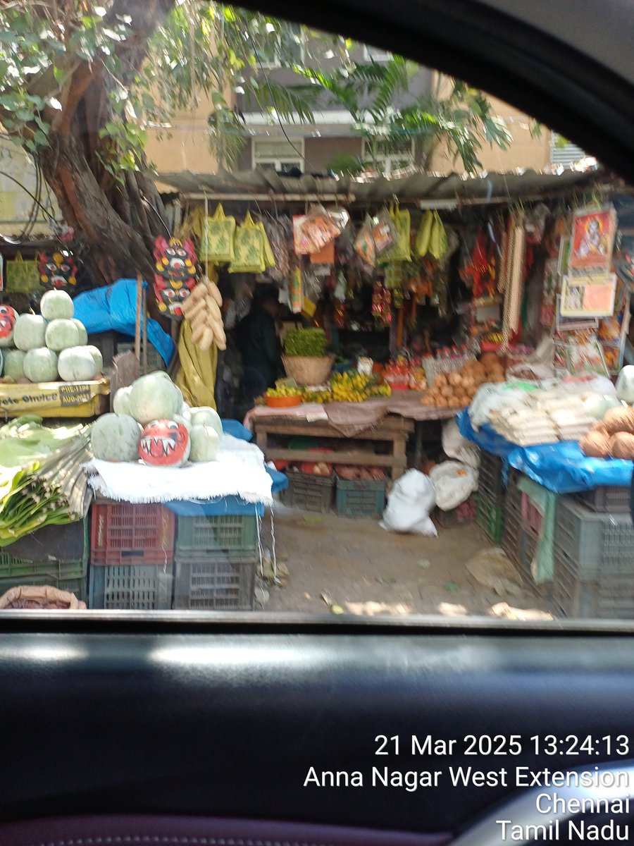 MPTDurai's tweet photo. #Traffic_Management @chennaicorp MMM Hospital road junction illegal street vendors @avadipolice @tnpoliceoffl @ChennaiCivic @reclaimchennai @roadraja @CumtaOfficial @vopTamilNadu #CEG_GCC @Dinamalar_News @issues_civic @BalajiGopalanCH @omjasvinMD @DinamaniDaily https://t.co/bHnDnNpfv7