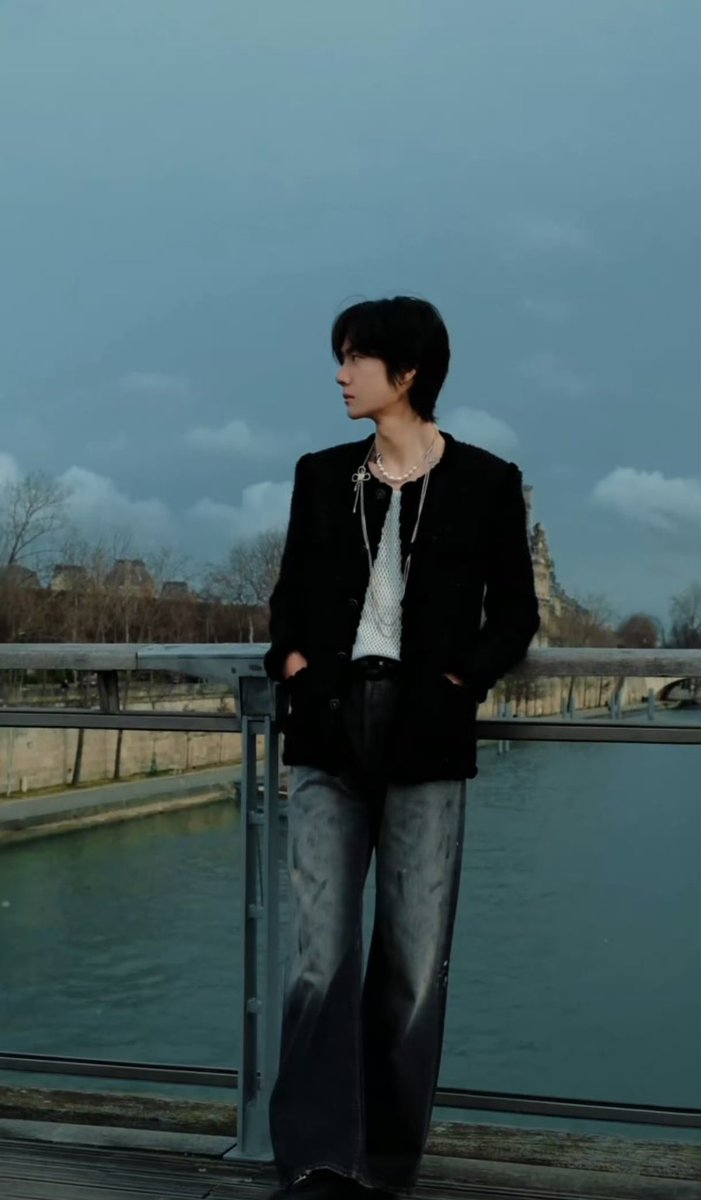 Gif_yibo's tweet photo. #wangyibo  #王一博  #หวังอี้ป๋อ #왕이보 💚 https://t.co/lkOrcHnAEi