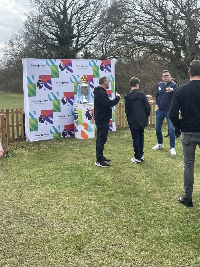 The <a href="/premierleague/">Premier League</a> trophy is in the house at Myrak Park, home of <a href="/buckhursthillfc/">Buckhurst Hill FC</a> 🤩

🤝 The Stags host <a href="/HullbridgeFC/">Hullbridge Sports FC</a> in an #Essex derby on National Non-League Day.

<a href="/EssexSenior/">Essex Senior League</a>