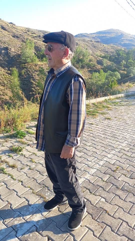 Kıymetli dostlar, kayınpederim Cahit Sünnetci dünya hayatını tamamlayarak ahirete irtihal etmiştir. Cenazesi 23 Mart 2025 Pazar günü Kemaliye Camiinde kılınacak öğlen namazından sonra Keçikaya Köyünde defnedilecektir. Biz razıydık Rabbim de razı olsun... Mekanı cennet olsun...