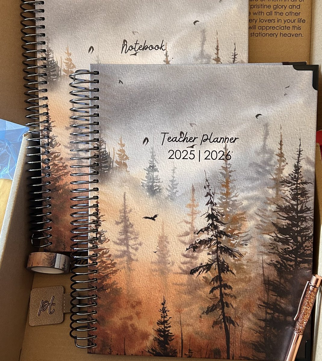 MissDavidsonRE's tweet photo. Absolutely love my Golden Pine planner, notebook &amp; matching accessories from @TPositiveTC. Aren’t they gorgeous 🌲✨ https://t.co/ghzHF1ofgU