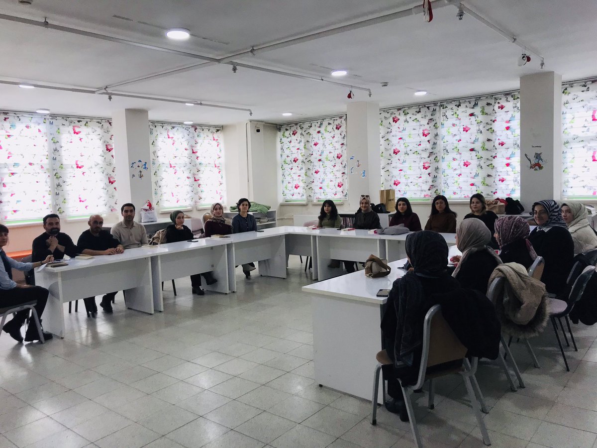 📚Kütüphane Kitap Kulübü  olarak Mart ayı yirmi dördüncü toplantımızı gerçekleştirdik.
📕 Latife Tekin den Sevgili Arsız Ölüm adlı kitabı konuştuk. 
Toplantıya katılan değerli katılımcılara teşekkür ederiz. <a href="/DmrRemzi/">Dr. Remzi Demir</a> <a href="/etkinkutuphane/">Etkin Kütüphane</a> <a href="/KTBKYGM/">KYGM</a>