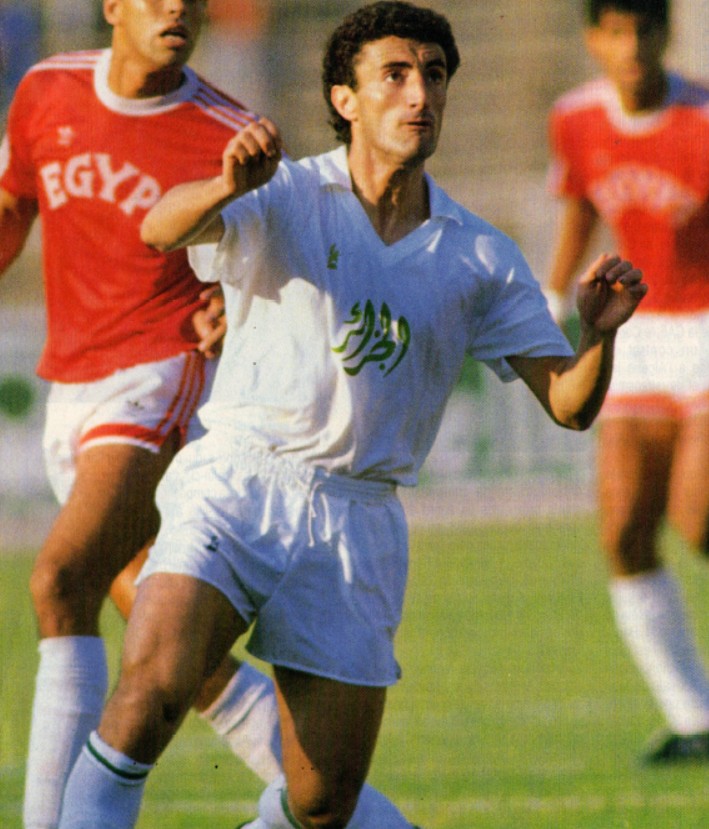 Menad, la fin d'une vie, le début d'un mythe

Djamel Menad nous a quittés ce samedi à l’âge de 64 ans, emportant avec lui une page essentielle du football algérien. Sa disparition laisse un vide immense, tant l’homme incarnait à lui seul une époque glorieuse, gravée à jamais dans