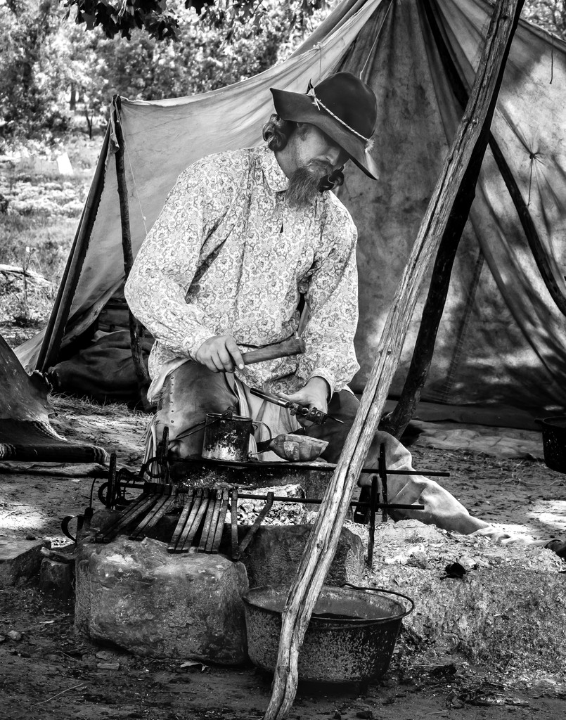 Don't forget to stop by Mountain Man Camp on your way in or out of the ranch! There is so much to learn and experience.
#openat10 #livinghistory #mountainmancamp #outdoors #springbreak