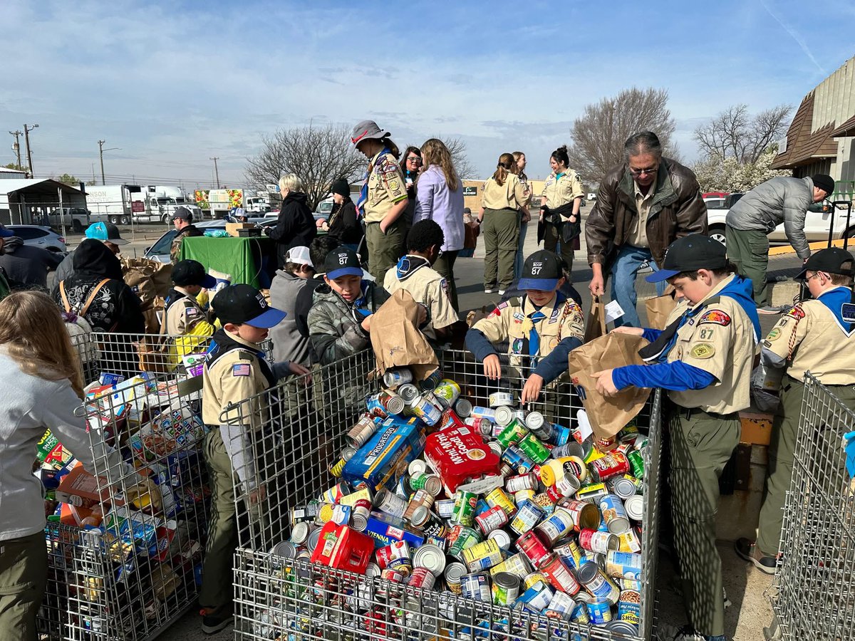 hpfoodbank's tweet image. Scouting for Food is today! 🥫
 Drop off food or funds at High Plains Food Bank (815 Ross St.) until Noon or donate online—every $1 = up to 9 meals.

Give here ➡️ hpfb.org/?form=Scouting…
 #ScoutingForFood #EndHunger #HighPlainsFoodBank