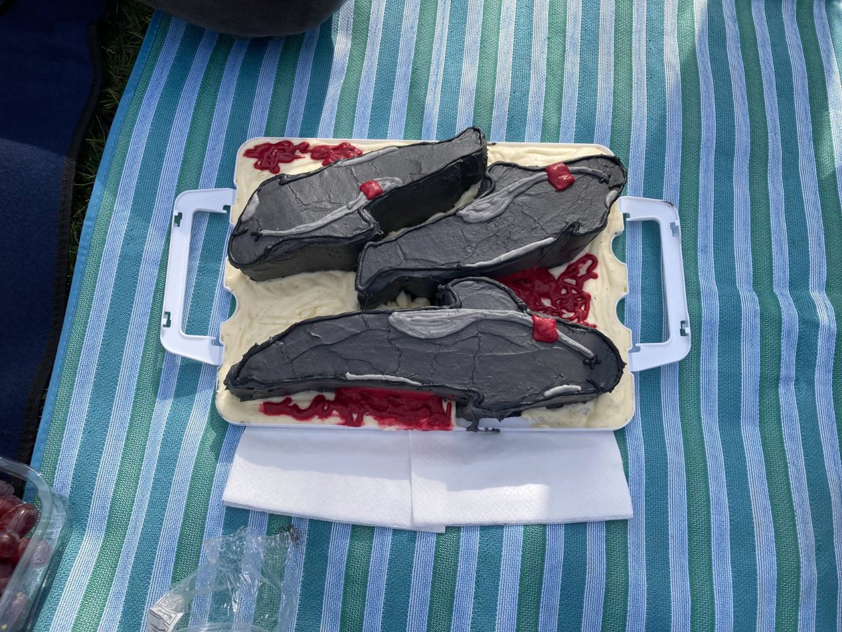 🎉PhDone!!*🎉  This week marks the end of 4 fab years at <a href="/UofGlasgow/">University of Glasgow</a> ! Feel very fortunate to have worked with so many excellent people in
<a href="/UofGSBOHVM/">UofG SBOHVM</a> 
and
<a href="/CVRinfo/">MRC-Uni of Glasgow Centre for Virus Research</a> 
Papers on marine mammal viruses and modelling of host tropism incoming! 🐋 🦠 🦭 🧬 
*apart from corrections 🙃