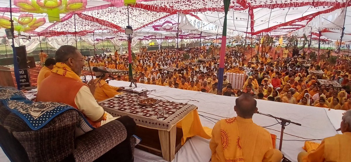 दरियावगंज में 151 कुण्डीय गायत्री महायज्ञ के शुभ अवसर पर दीप महायज्ञ में सहभागिता का सौभाग्य प्राप्त हुआ। यज्ञ का प्रकाश जन-जन के हृदय में आस्था और आत्मविकास का संचार करे, यही प्रार्थना है। इस महायज्ञ के माध्यम से समाज में नैतिक और आध्यात्मिक उत्थान की प्रेरणा मिल रही है।
.