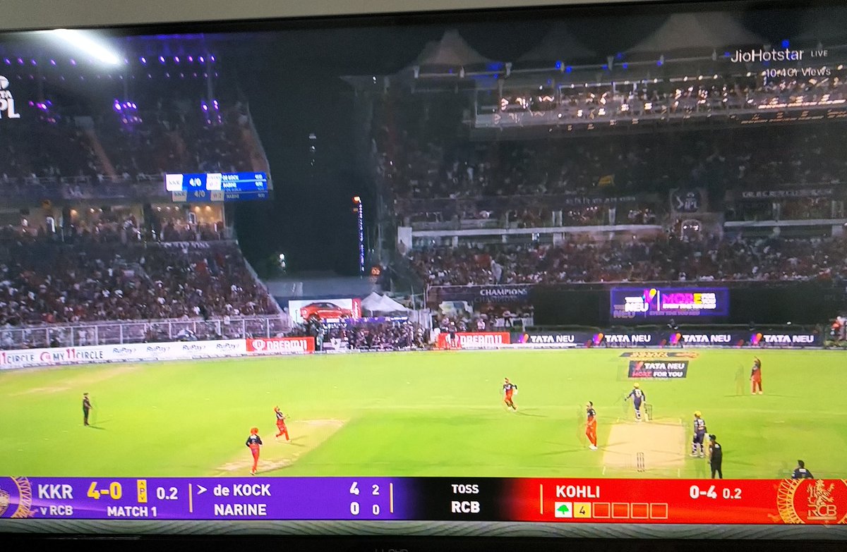 #IPL2025 
Kohli bowls the first over😂😂😂