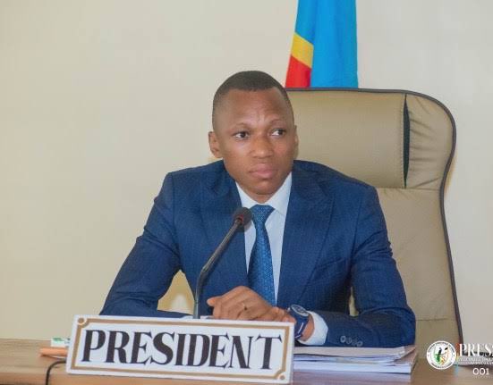 #RDC🇨🇩: Dr. Mateus Kanga, président de l’assemblée provinciale de la Tshopo plaide pour l’installation à Kisangani du Vice-Premier Ministre et Ministre de la Défense et du Chef d’Etat Major Général des FARDC. 

« Ceci permettra de rapprocher les instances décisionnelles de notre