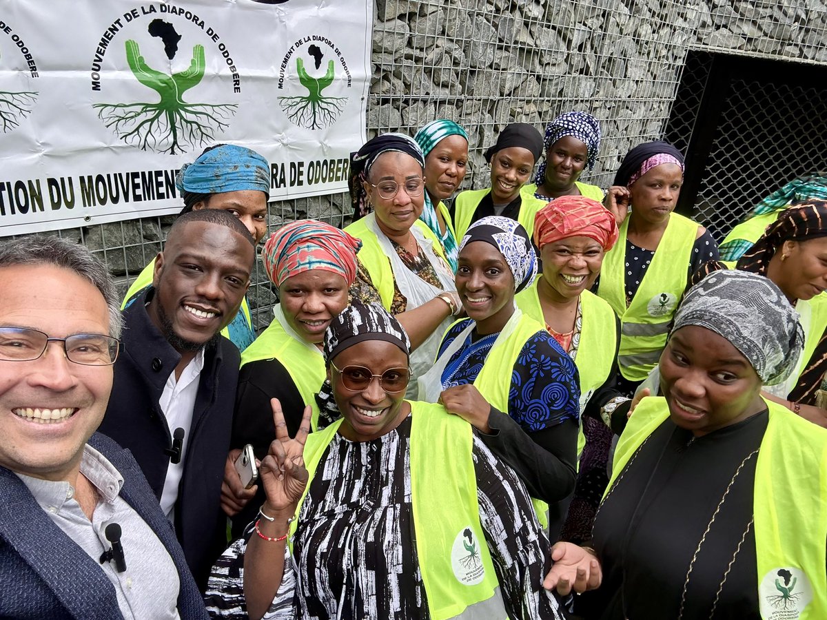 Fr_Bechieau's tweet photo. Très heureux de rencontrer les bénévoles de l’#association du Mouvement de la Diaspora Odobere ! Bravo à toutes et tous pour cette belle #Solidarité sans frontières avec les travailleurs immigrés à #Paris et les habitant-es du village d’Odobere au #Sénégal ! Bravo à toutes et tous ! #Paris19 #RamadanMubarak @MdCA75019