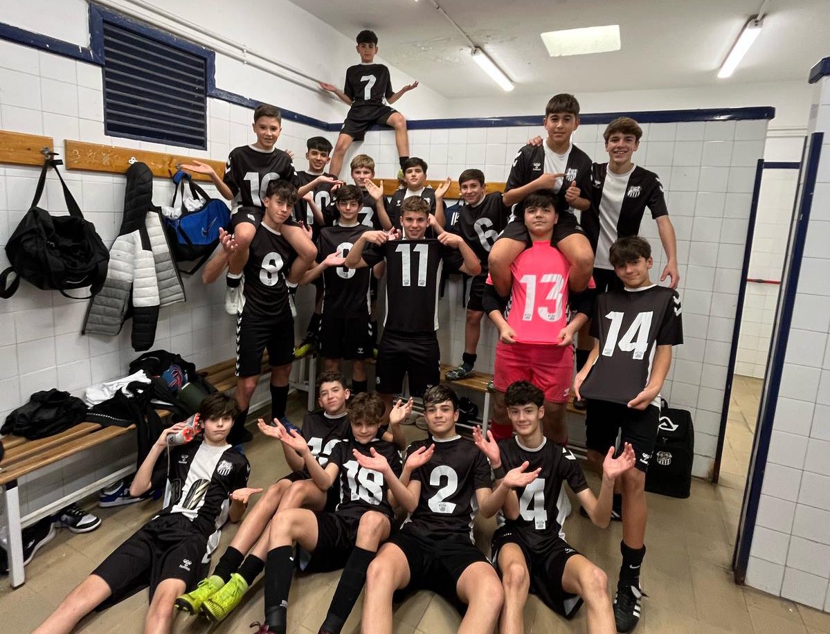 #CalaveraCFInfantilA 

✅ Tres puntos de oro para nuestro primer equipo infantil que venció por 2-0 al <a href="/Coria_CF/">Coria CF</a> para seguir fuera de los puestos de descenso. 

⚽️ Miguel y Lobo dieron el triunfo a los chicos de <a href="/paabloojuvin/">paabloojuvin</a>.