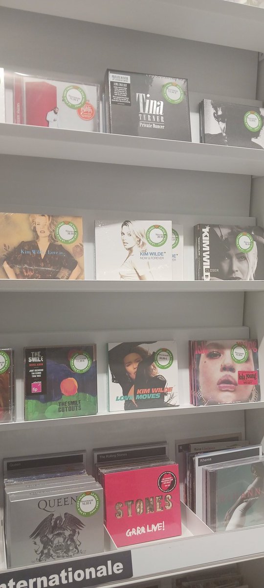 FrancoisJBA's tweet photo. Petite Fnac de région parisienne mais ils ont toutes les dernières nouveautés de Kim Wilde  😃 https://t.co/j1LwNzYthL