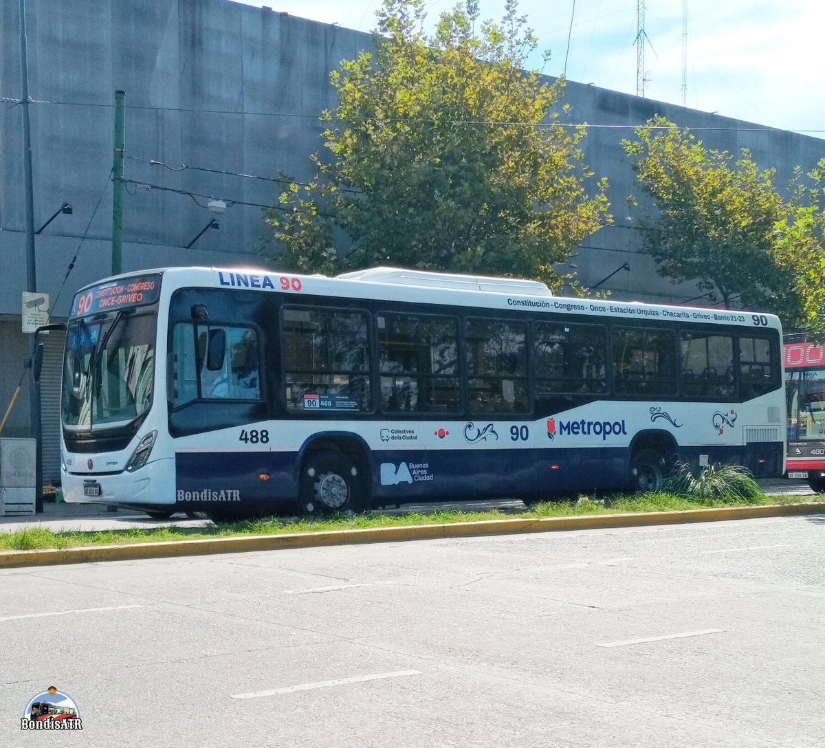 BondisATR's tweet photo. No se crean que vamos a pasar todo el finde sin subir nada: acá tenemos al 488 de la #Linea90 con el plotter munipa.
#Scania K250 #Marcopolo Torino LE https://t.co/eNZ4Q2twQ2