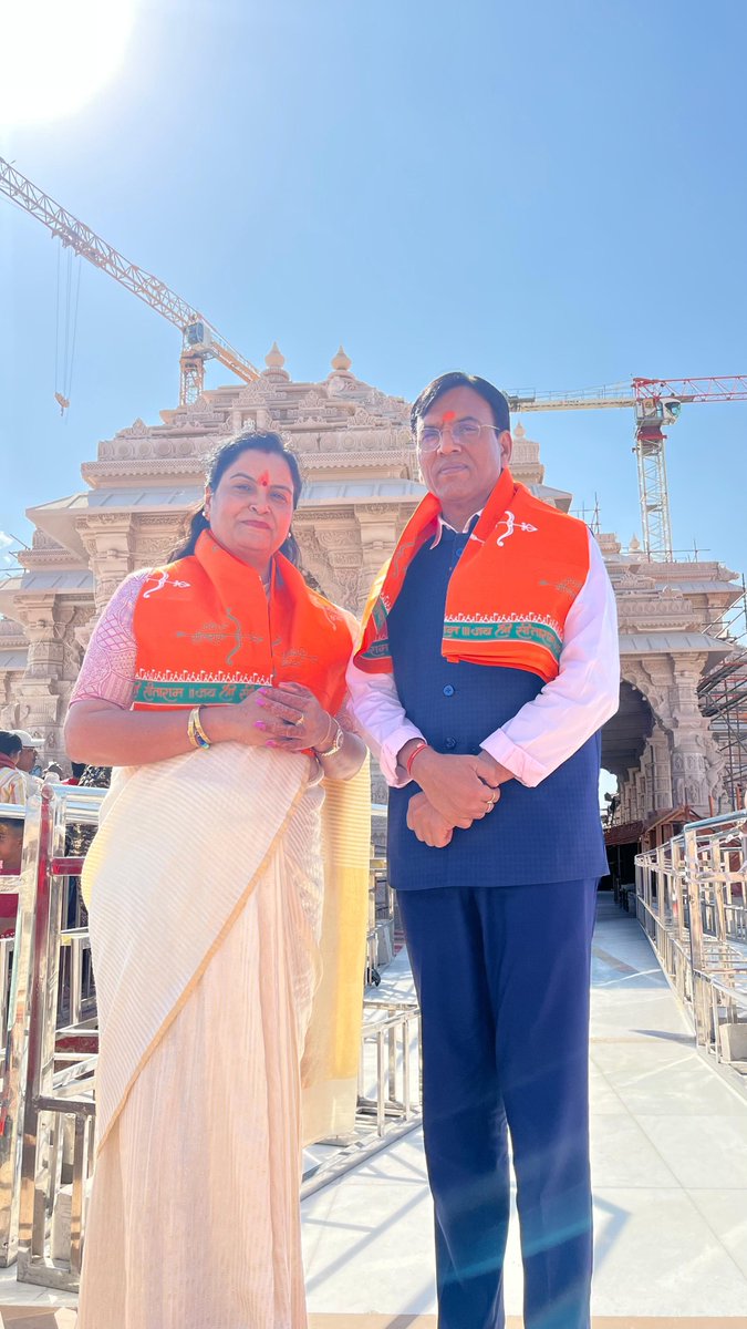 श्रीराम: शरणम् मम् 🙏

आज अयोध्या धाम में प्रभु श्री रामलला के दर्शन करने का परम सौभाग्य प्राप्त हुआ। भव्य राम मंदिर में रामलला का दिव्य और मनोहर स्वरूप देख हृदय भक्तिभाव से भर उठा।