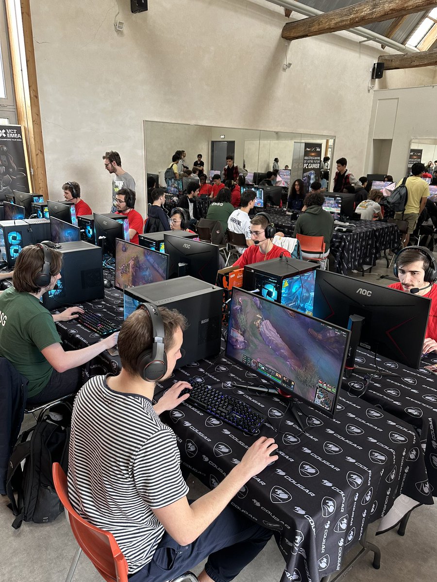 🎮 Le Trophée Descartes, ça continue ! 
Jusqu’à 18h les différentes écoles du Campus se confrontent sur Mario Kart, Rocket League et LOL ! 🚀

#esport #gaming #tropheedescartes