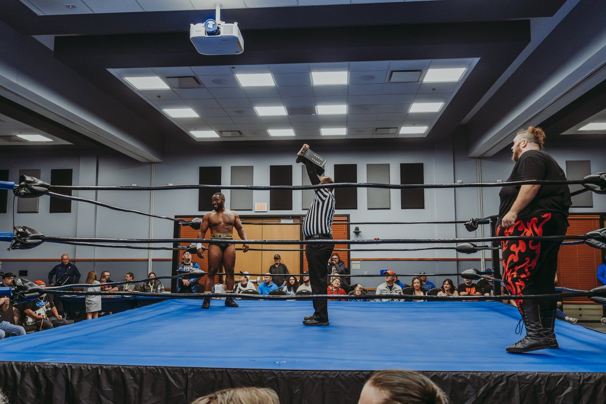 fountaincitypro's tweet photo. ⛲🏙️ #SponsorshipSaturday 🏙️⛲

Hyper Computer, who sponsored our main event! Sam Stackhouse vs Camaro Jackson! 
📸 Jordan Turner 

If you are in need of their services, then go check out their website... https://t.co/lt418YrEJM

#fcpkc #KC #kansascity #sponsorshipopportunity https://t.co/iGuNQaMCwA