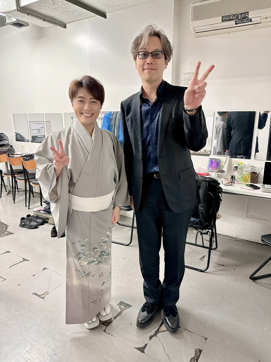 VoiceMasterNews's tweet photo. 『はやぶさSHOWCASE Vol.2 LIVE TOUR~愛をこめて~ 』【大阪 RUIDO/大阪府】
ピアノサポートで、はやぶさの2人とステージでした‼︎
ひさびさに2人とゆっくり会えて嬉しかったです!
ヤマトくん、ひかるくん、関係者の皆様ありがとうございました!
#はやぶさヤマト
#はやぶさヒカル
#VoiceMaster https://t.co/uDRQ6bDHHB