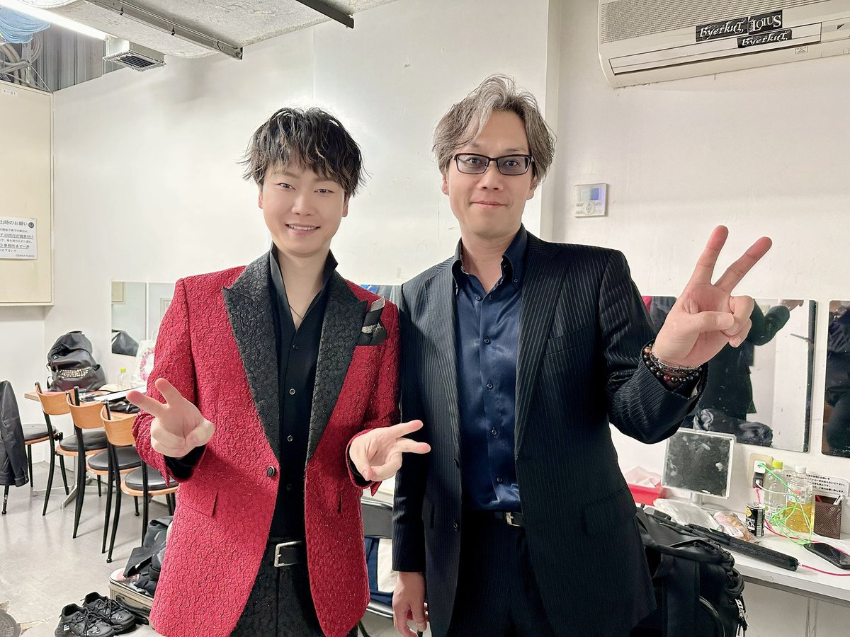 VoiceMasterNews's tweet photo. 『はやぶさSHOWCASE Vol.2 LIVE TOUR~愛をこめて~ 』【大阪 RUIDO/大阪府】
ピアノサポートで、はやぶさの2人とステージでした‼︎
ひさびさに2人とゆっくり会えて嬉しかったです!
ヤマトくん、ひかるくん、関係者の皆様ありがとうございました!
#はやぶさヤマト
#はやぶさヒカル
#VoiceMaster https://t.co/uDRQ6bDHHB