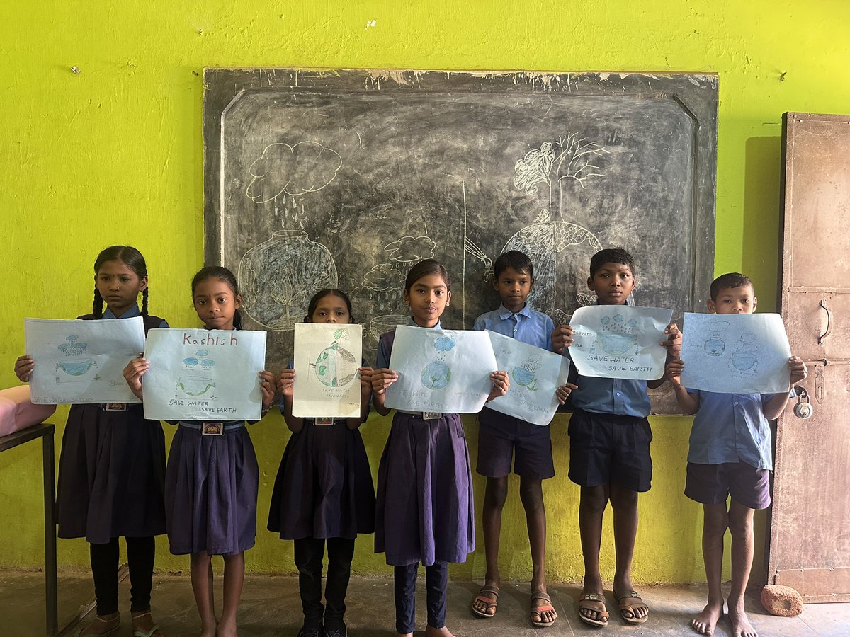 jjmKondagaon's tweet photo. #JalJeevanMission द्वारा आयोजित जल संरक्षण जागरूकता अभियान में छात्रों ने जल के महत्व को समझाया और चित्रकला व कविताओं के माध्यम से इसे साझा किया।
#WorldWaterDay2025 #JalShaktiAbhiyan
#JSACTR #savewater
@akranjan_86
@sweta247 https://t.co/7IQHEUJ73f