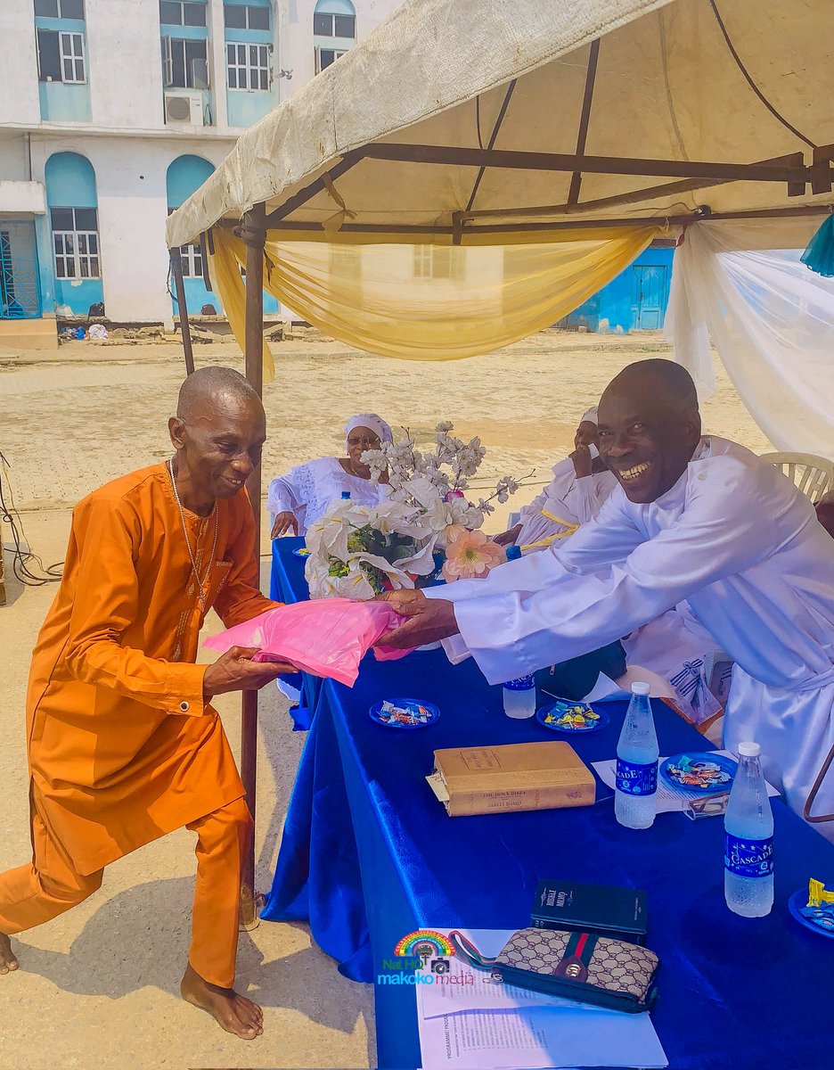 cccmakokonhq's tweet photo. Whoever is kind to the poor lends to the Lord, and he will reward them for what they have done. ❤️🌈
Prov 19:17
Give the Needy 2025 🙏
#givetheneedy2025 #givesupport #giveawayproject #welfare #cccworldwide #cccmakoko #celestialchurchofchrist #celestialourheritage https://t.co/JJFUgSmCW5