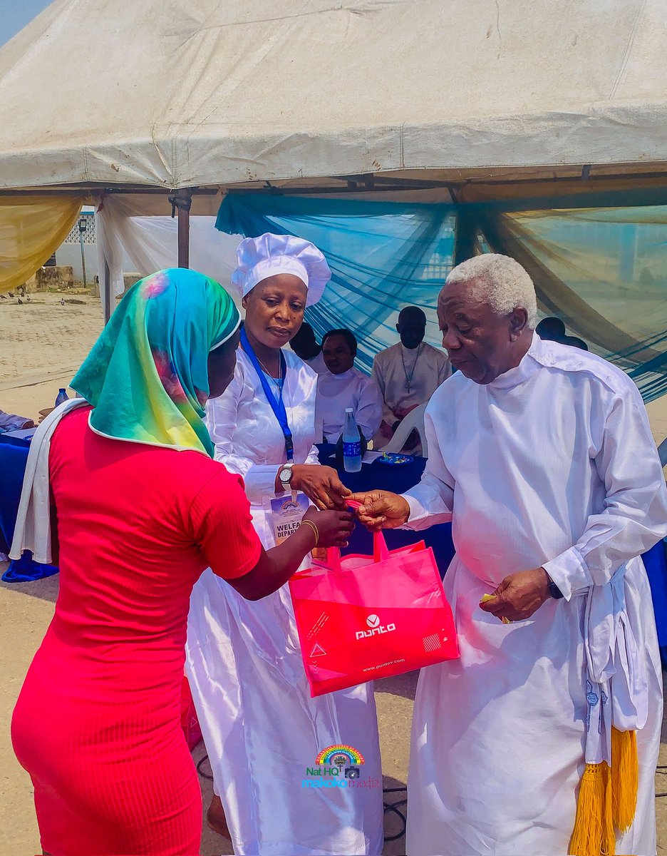 cccmakokonhq's tweet photo. Whoever is kind to the poor lends to the Lord, and he will reward them for what they have done. ❤️🌈
Prov 19:17
Give the Needy 2025 🙏
#givetheneedy2025 #givesupport #giveawayproject #welfare #cccworldwide #cccmakoko #celestialchurchofchrist #celestialourheritage https://t.co/JJFUgSmCW5