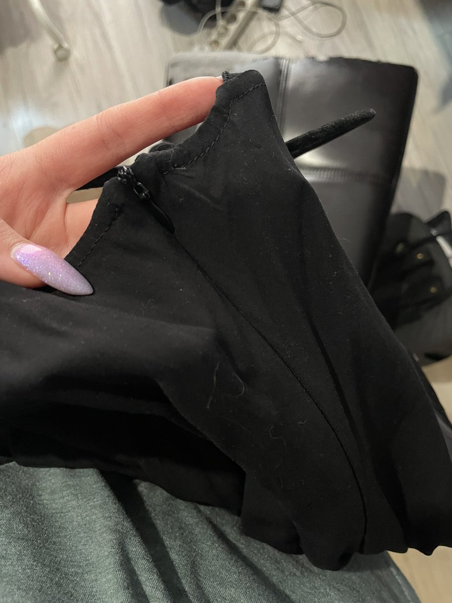 hemmingsabr's tweet image. ‼️SPRZEDAM‼️
sprzedam sukienke sabbia skydance, mialam ja doslownie 2 razy na sobie ale nie dopina mi sie🥲  Ma wiazania ktore serio robia efekt, gora jest taka ala gorsetowa.
Materiał to wiskoza
Wystawiam za 230zł do nego, wstawiłam również na vinted 
RT? 🩷 
#tweetme #rt