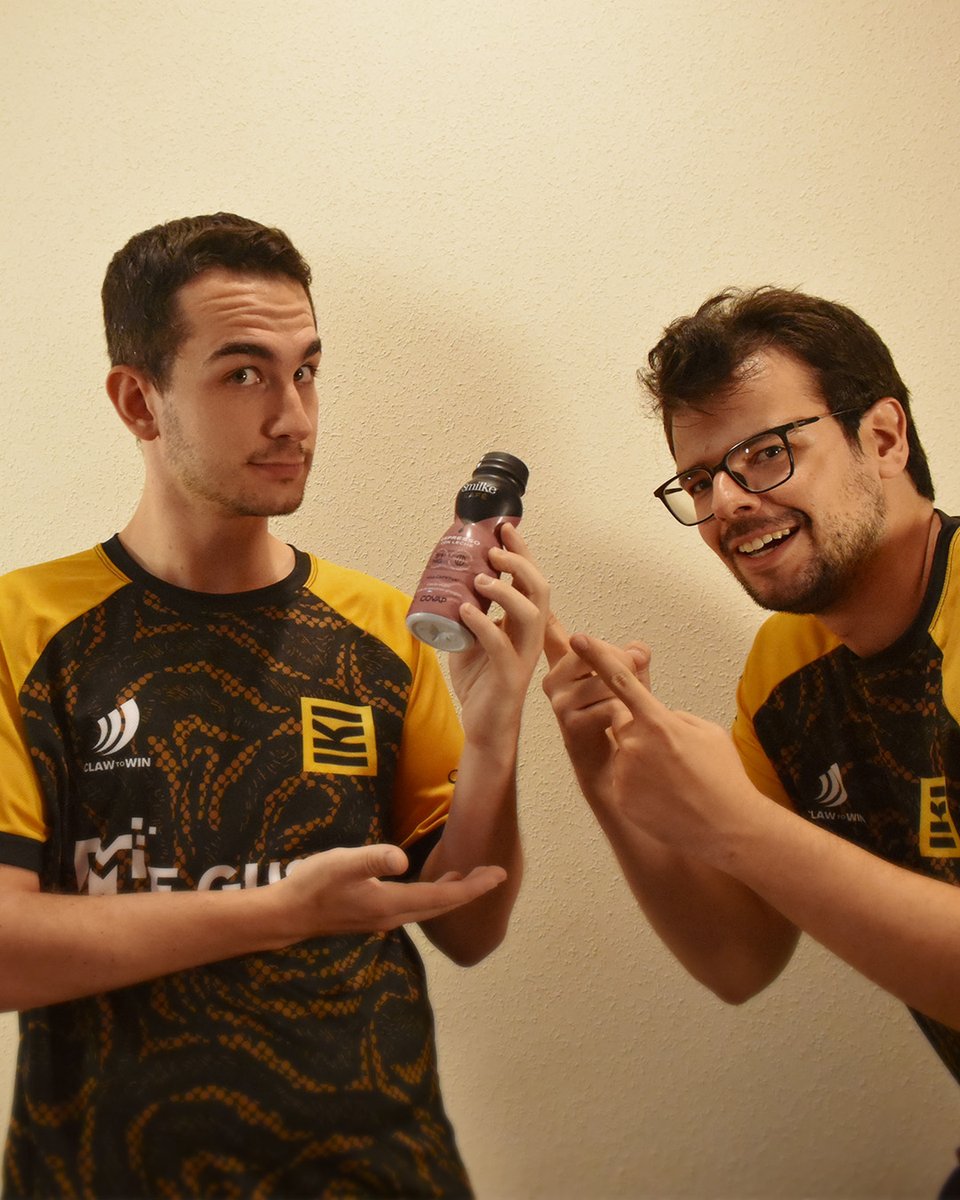 😅 Estos muchachos no saben actuar en anuncios, pero lo intentan, y se les quiere por ello 💛

<a href="/esKev1/">Kev</a> &amp; <a href="/TheCXVTwister/">C0rz0, la historia de un gymbro</a> 
<a href="/Smilke_ES/">Smilke Gaming ☕️</a>