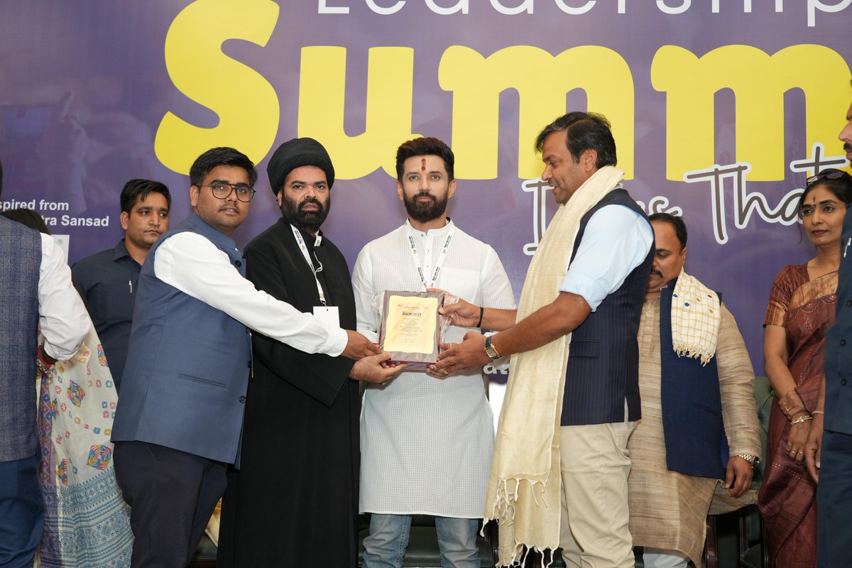 Bharatiya Chhatra Sansad (@bcsconclave) on Twitter photo The 7th Bihar Chhatra Sansad <a href="/Bihar_Sansad/">Bihar Chhatra Sansad</a> Leadership Summit saw impactful speeches from dignitaries from different walks of life - politicians, entrepreneurs, innovators, technocrats, and people from the media, from across the country.
Dr <a href="/RahulVKarad/">Dr. Rahul V. Karad</a> was the Guest of Honour at The 7th Bihar Chhatra Sansad <a href="/Bihar_Sansad/">Bihar Chhatra Sansad</a> Leadership Summit saw impactful speeches from dignitaries from different walks of life - politicians, entrepreneurs, innovators, technocrats, and people from the media, from across the country.
Dr <a href="/RahulVKarad/">Dr. Rahul V. Karad</a> was the Guest of Honour at