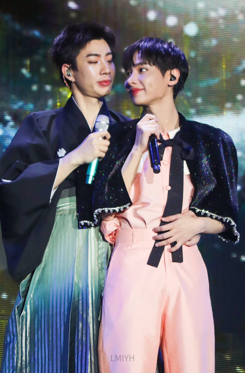 ตายเกลื่อนพูดแค่นี้ สภาพสาววาย 

OFFGUN PEBACA DAY

<a href="/AtthaphanP/">ATTHAPHAN PHUNSAWAT</a> <a href="/off_tumcial/">ออฟที่แปลว่าปิดประตูแพ้</a> 

#PEBACAConcert 
#ออฟกัน