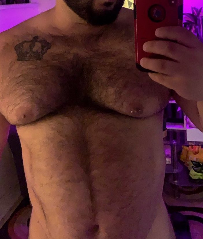 Rub my big hairy chest 🦍