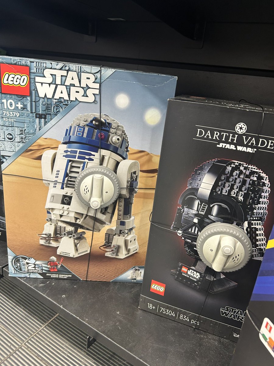 hmvBasingstoke_'s tweet image. Time to get creative with all these LEGO sets we have in store right now!!❤️❤️
@lego
#lego #legofan #legocollection #hmv