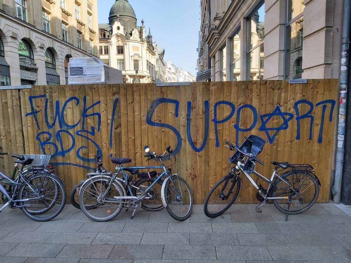 yeah1977's tweet photo. Leipzig stabil 

 #LE2203 https://t.co/bZBFRQqqaB