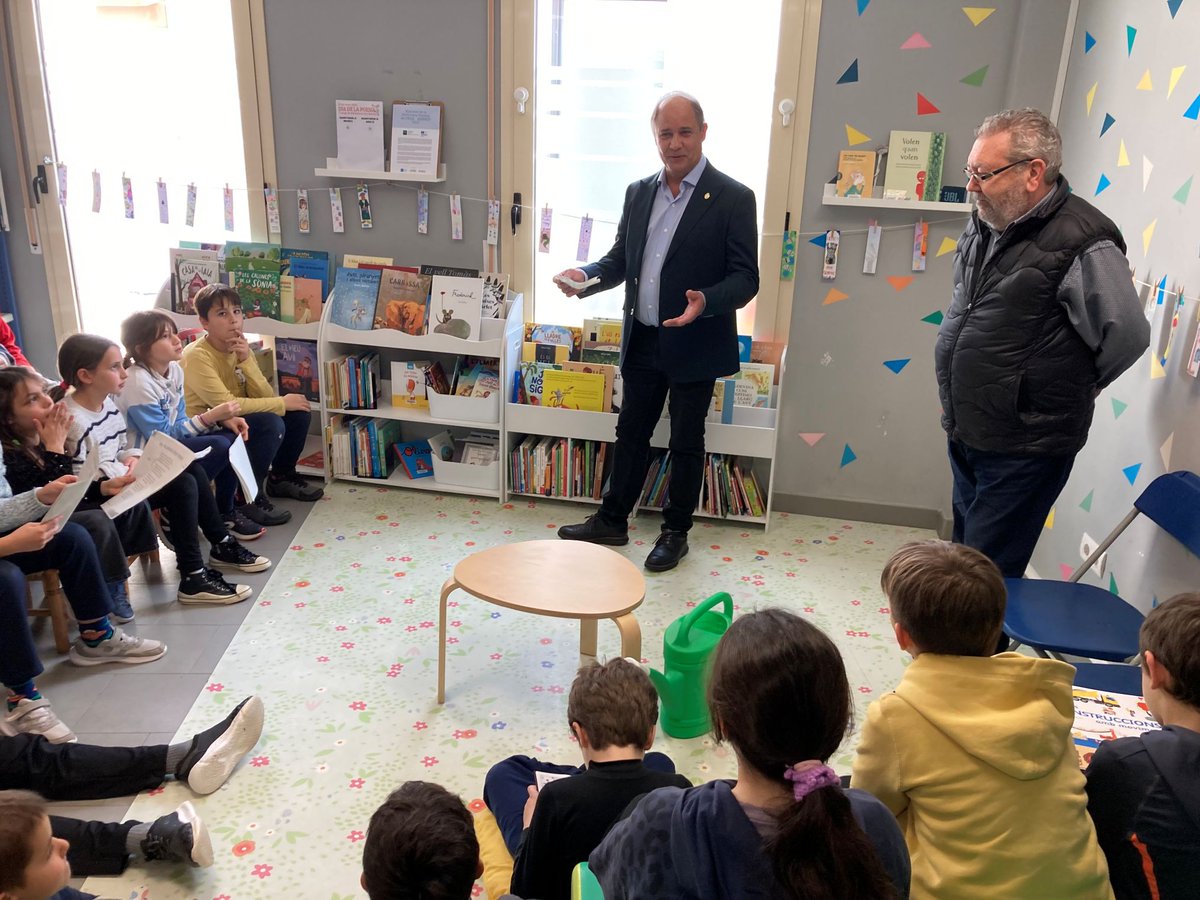 Tots21 (@tarragona21s) on Twitter photo Castellvell reviu la poesia en el tercer aniversari de la Biblioteca
👉👉diaridigital.tarragona21.com/castellvell-re…
<a href="/aj_castellvell/">Aj. Castellvell del Camp</a> #poesia <a href="/cormestral/">Cor Mestral</a> Castellvell reviu la poesia en el tercer aniversari de la Biblioteca
👉👉diaridigital.tarragona21.com/castellvell-re…
<a href="/aj_castellvell/">Aj. Castellvell del Camp</a> #poesia <a href="/cormestral/">Cor Mestral</a>