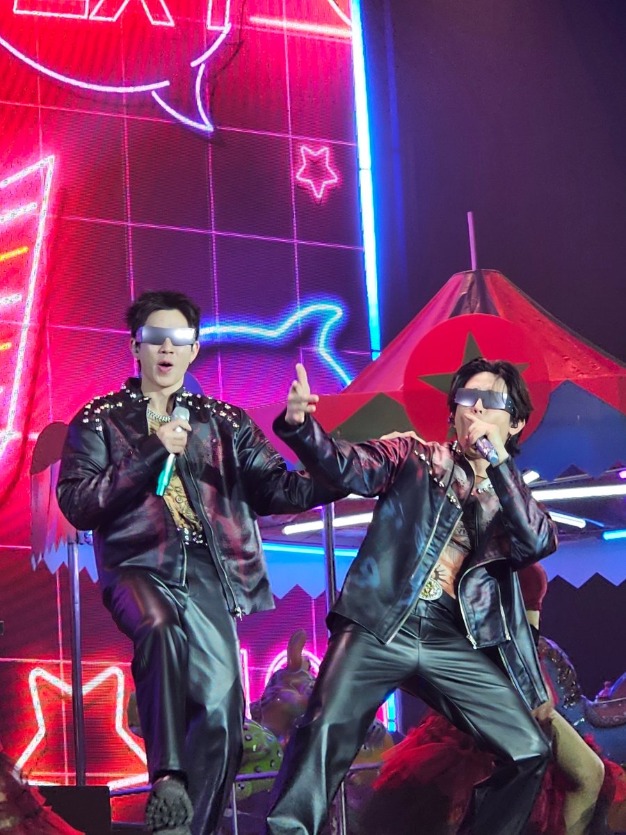 newwieeland_FC's tweet photo. มันเท่ !!!!!! มากกกกกกกก 
#PEBACAconcert 😎🔥
#Newwiee #OffJumpol https://t.co/HRIMly3KiU