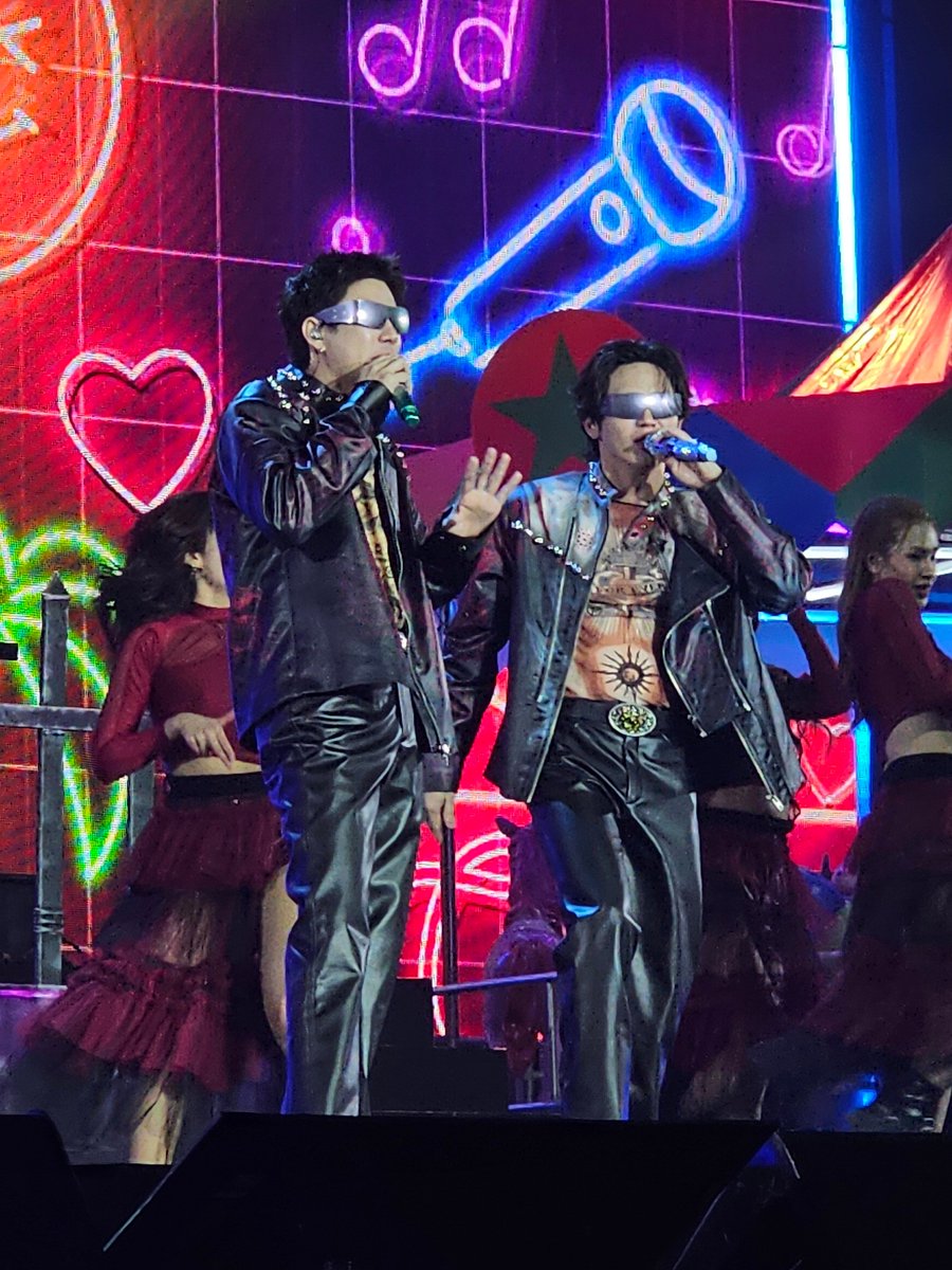 newwieeland_FC's tweet photo. มันเท่ !!!!!! มากกกกกกกก 
#PEBACAconcert 😎🔥
#Newwiee #OffJumpol https://t.co/HRIMly3KiU