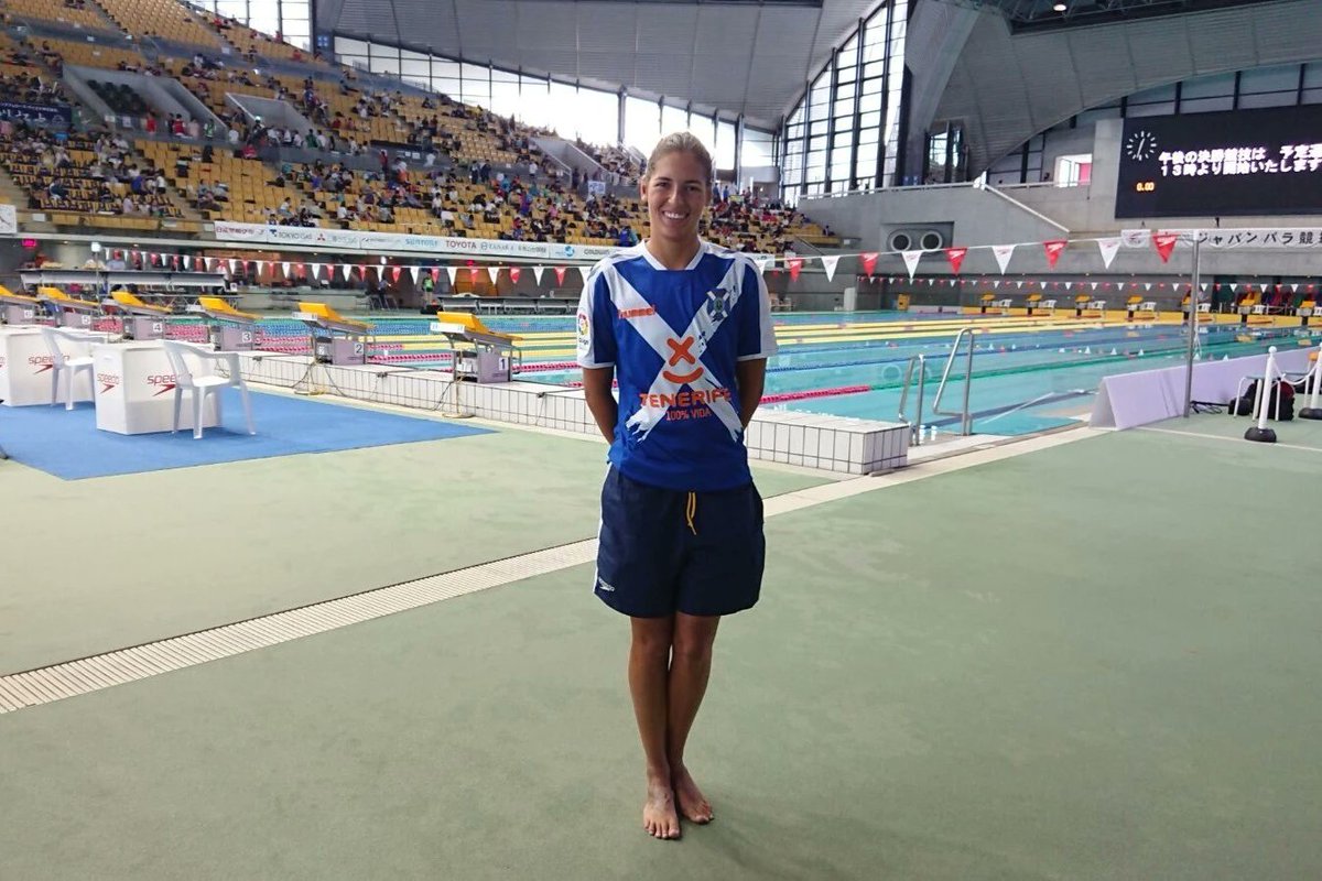 Saludamos en El Deportivo de la <a href="/laradiocanaria/">La Radio Canaria</a> a <a href="/MichelleAlonsoM/">La sirenita Michelle</a> , quien recibirá este año el Premio Canaria al Deporte y que hará mañana el saque de honor en la previa del <a href="/CDTOficial/">CD Tenerife 🏴󠁧󠁢󠁳󠁣󠁴󠁿</a> vs <a href="/Cadiz_CF/">Cádiz Club de Fútbol</a> . "Es un honor para mi", nos cuenta.