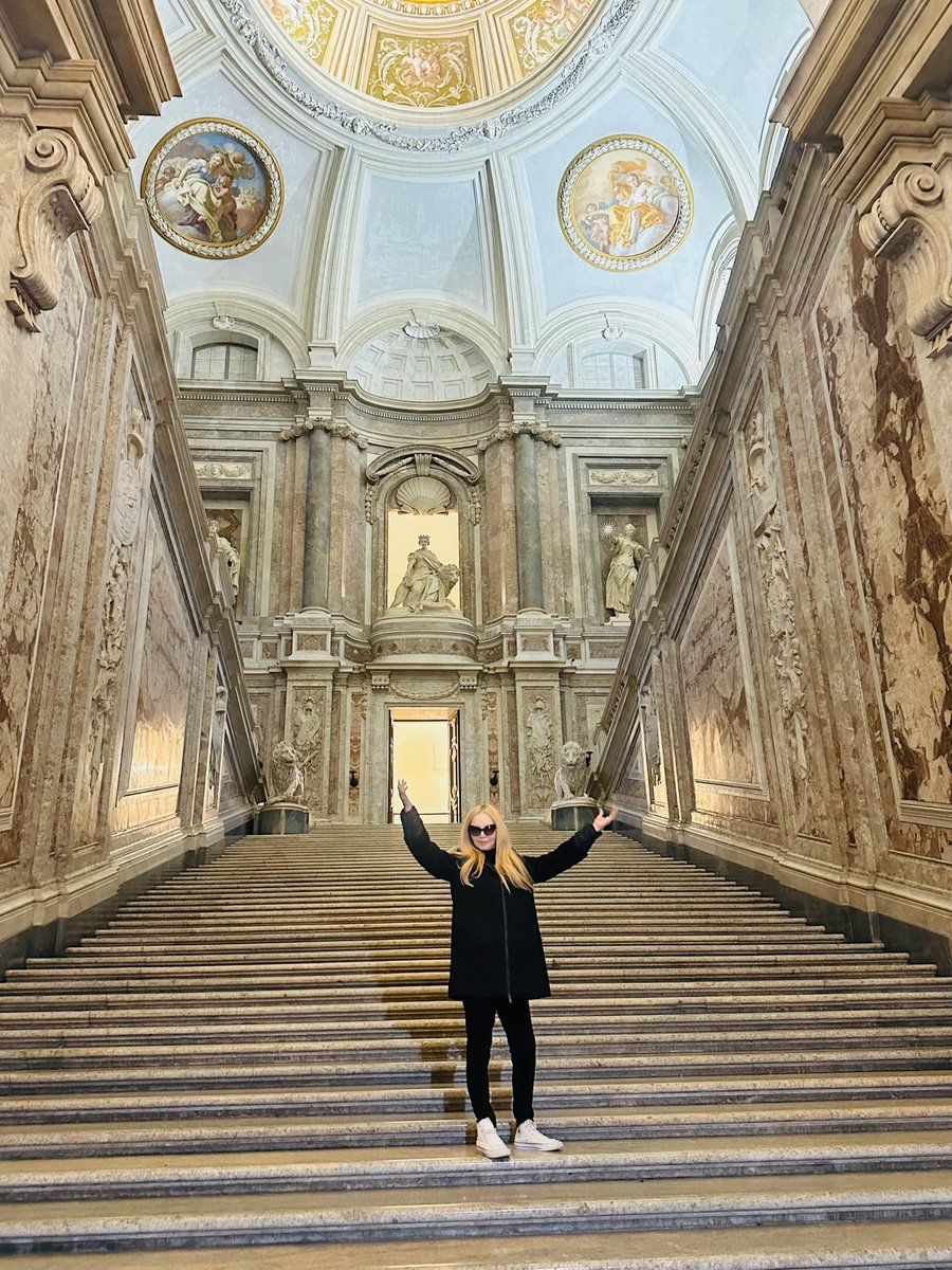 State ascoltando “Ho provato tutto”? 
Vi auguro uno splendido weekend ✨ 
<a href="/reggiadicaserta/">Reggia di Caserta</a>