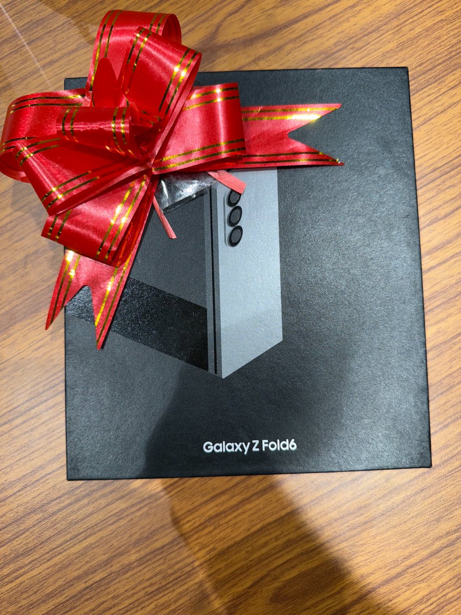 _jawaadhussain_'s tweet image. New tool for the grind: Galaxy Z Fold6 📱🔥 @SamsungIndia.  
Success deserves an upgrade. #BossMode #TechFlex #Mindset #Hustle🤑