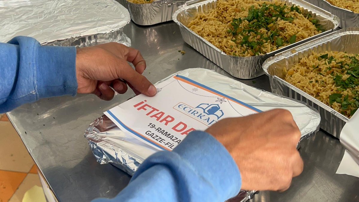 🌙 Ramazan 2025 - Gazze

Bu Ramazan’da Gazze’deki ihtiyaç sahibi aileler için iftar sofraları kuruyor, sıcak yemek dağıtımıyla paylaşmanın bereketini yaşıyoruz.
Bir sofrada sizin de katkınız olsun! 🤲

📍 Online Bağış: ecirkapisi.org.tr/iftar-sahur-ve…