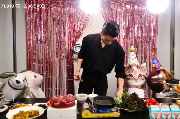 하진심 이딴 달란트 타고난 거 씨발 진짜 ㅁㅊㅅㄲ처럼 웃겨서 씨
경호팀같음(아님) 헬스트레이너같음(아님) 주차잘하라고시비터는거같음(아님) 야쿠자의생일파티(아님ㅅㅂ)