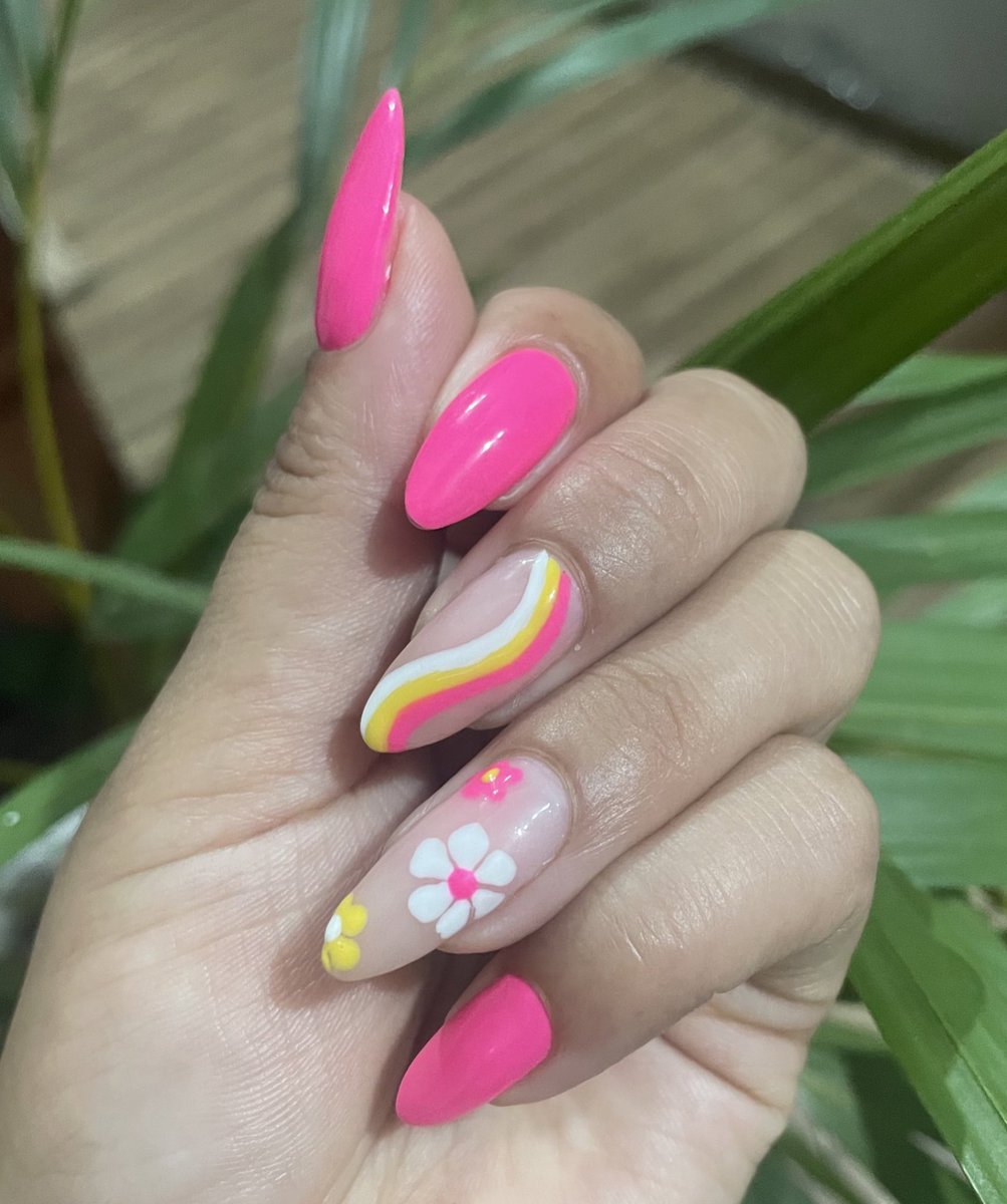 nehaGurung1692's tweet image. My love for spring is in full bloom – literally, on my nails💅🌸

#NailGoals  #RealNails #SpringNails