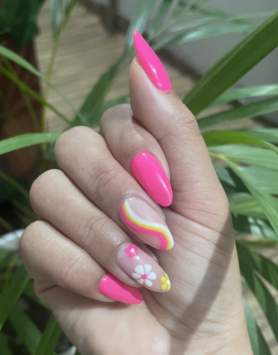 nehaGurung1692's tweet image. My love for spring is in full bloom – literally, on my nails💅🌸

#NailGoals  #RealNails #SpringNails