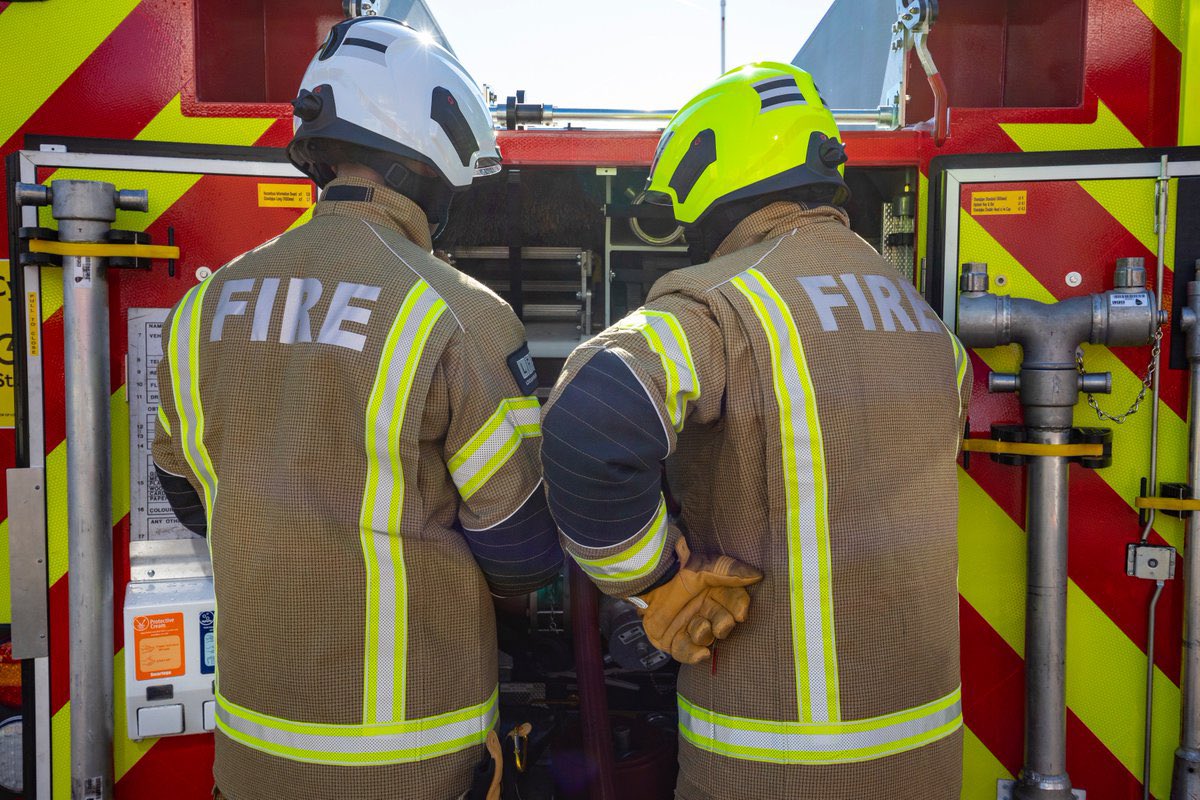 HounslowFire's tweet photo. This afternoon local crews from @Lfbhounslow took part in an exercise @WestMidHospital assisting hospital staff with their evacuation plan #evacutionexercise #jesip #jointworking https://t.co/aXWKoyD6jp