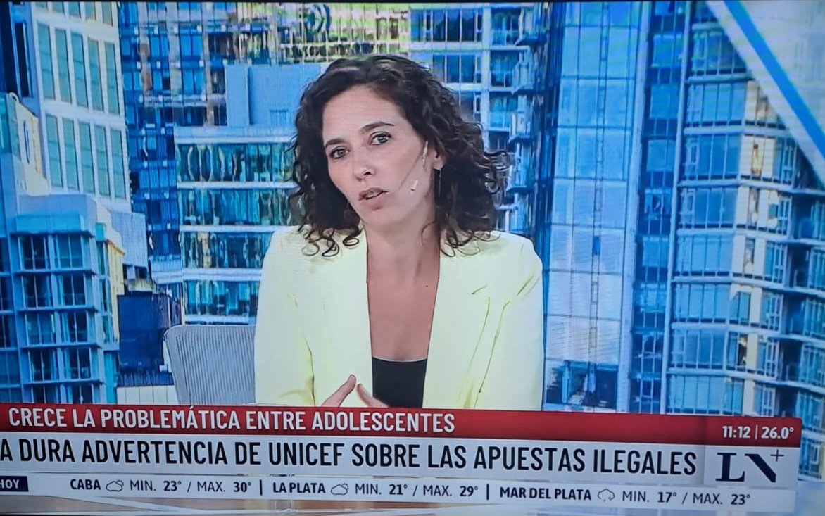 LuciaFainboim's tweet photo. 📺 En @lanacionmas presentando la nueva Guía sobre Apuestas Online para familias que lanzó @UNICEFargentina con Bienestar Digital 
📍Descarga de la guía:
https://t.co/R2A7ztUGBG https://t.co/dUkxuxfvkG
