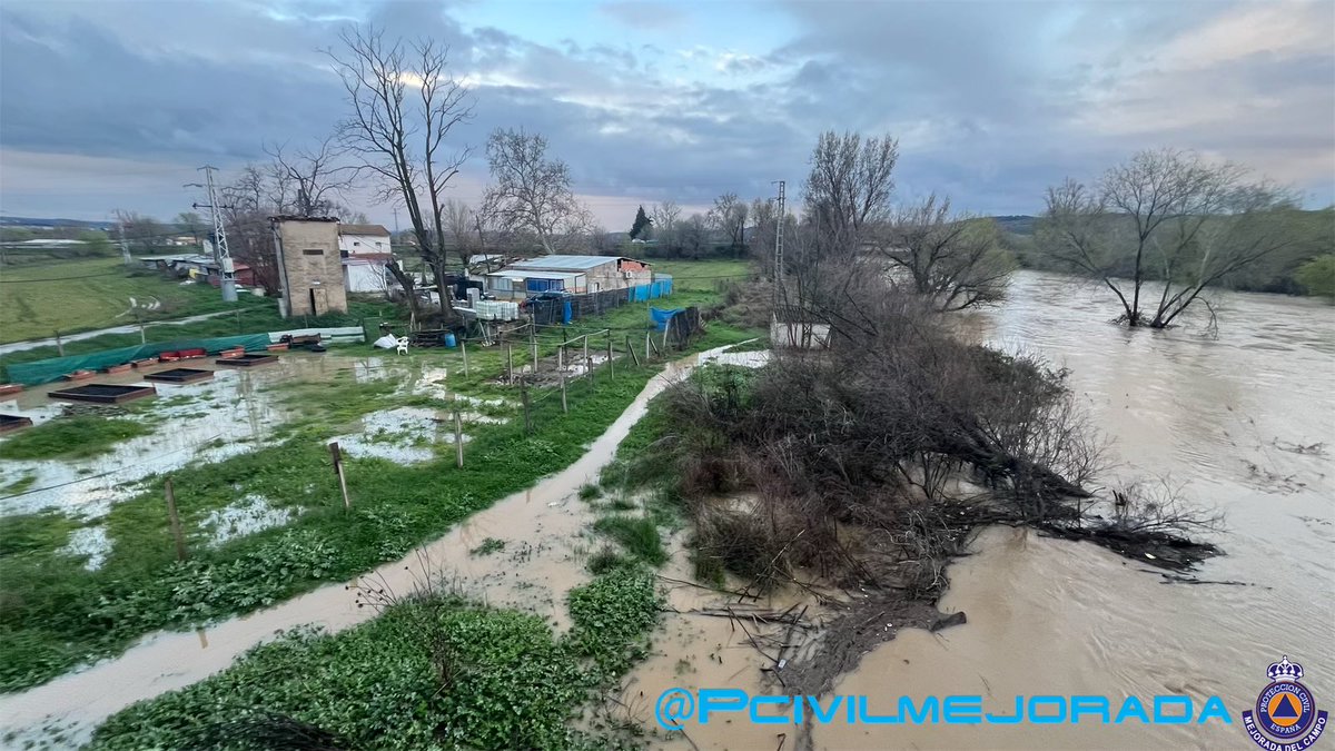 PCivilMejorada's tweet image. #MejoradaDelCampo debido a la crecida y aumento del nivel y caudal de los ríos Jarama y Henares, al aumento de desembalses acompañado de las inclemencias meteorológicas, ayer por la tarde se procedió a evacuar a 48 vecinos que viven en zonas aledañas a ambos ríos.