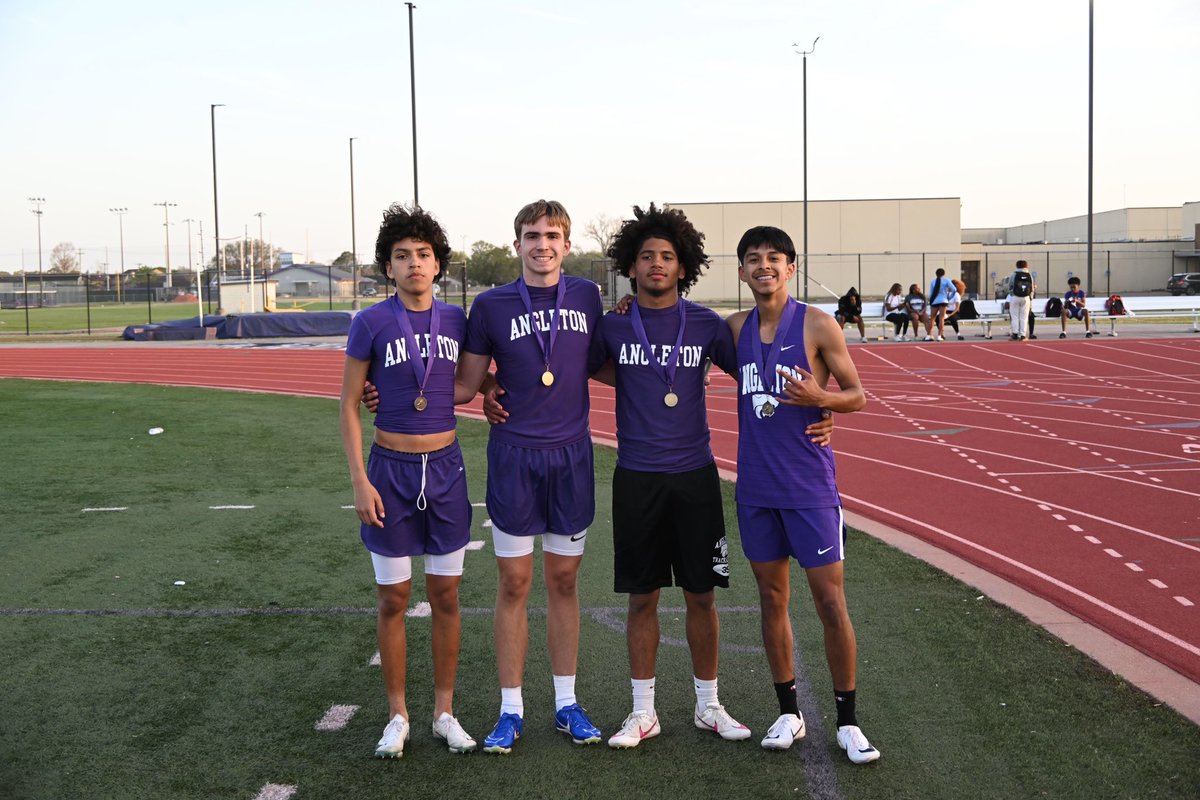 ATXDrewWin's tweet image. This week’s 2nd place finish in 400m and 1st place finish in 4X400m.
