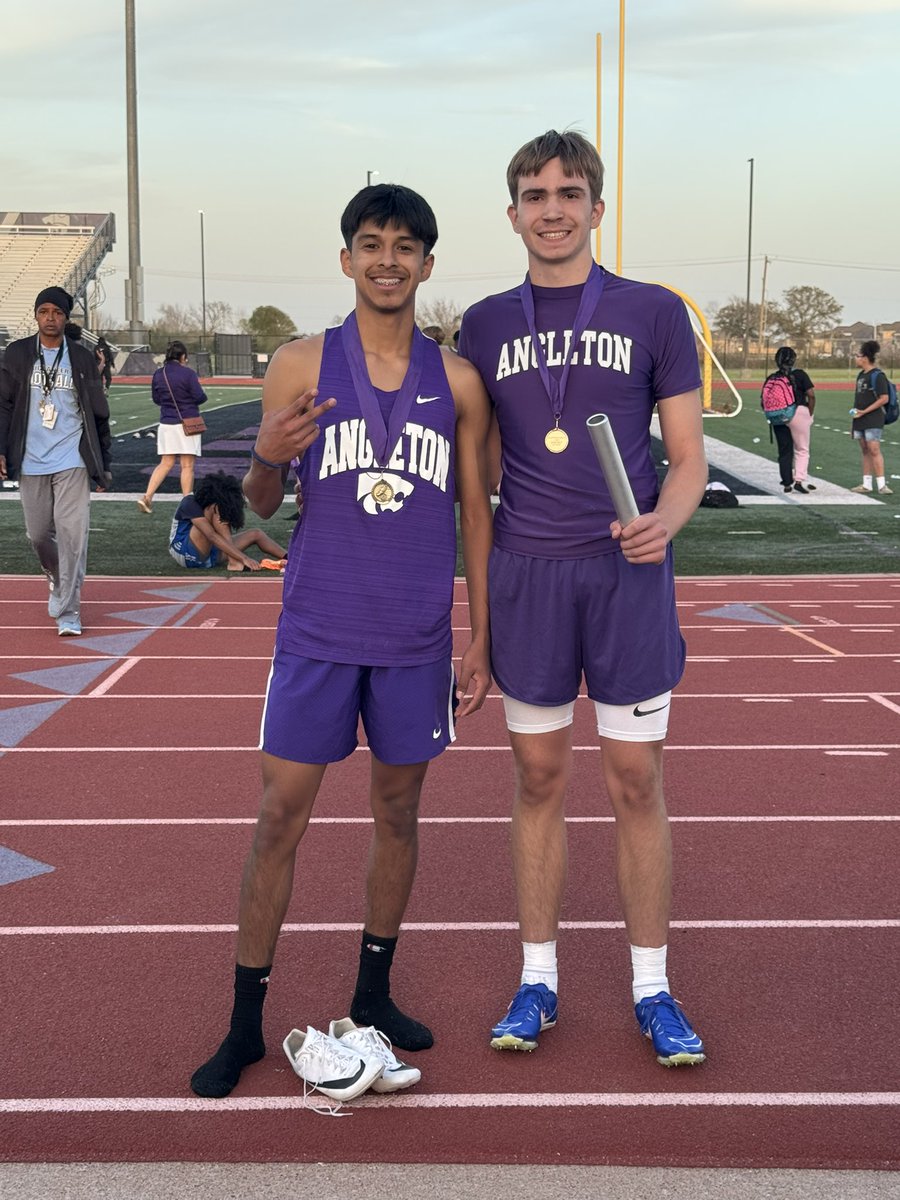 ATXDrewWin's tweet image. This week’s 2nd place finish in 400m and 1st place finish in 4X400m.