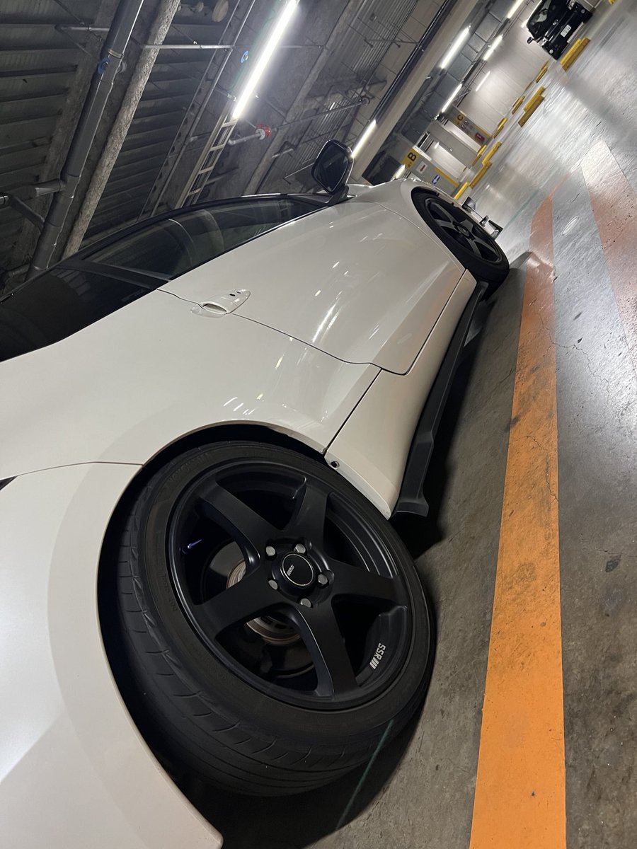 ホイール替えたくなってきた
crzって8jまでならスムーズに履けます？
インセット20〜30で考えてます